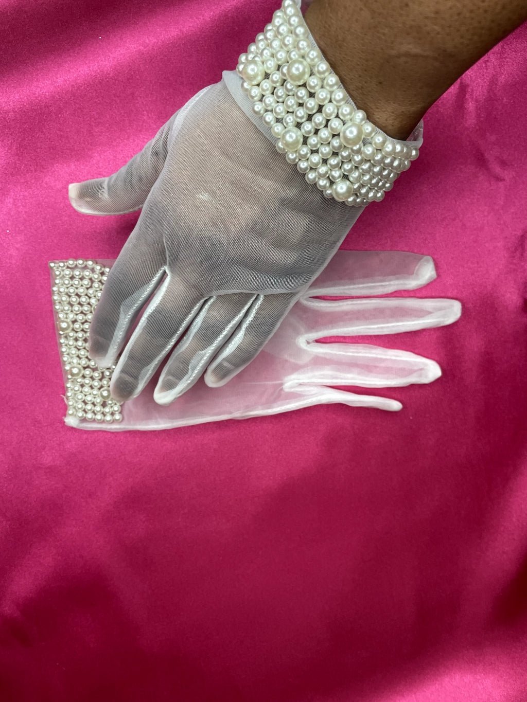 Pearl beaded organza gloves with scalloped cuff and finger appliques