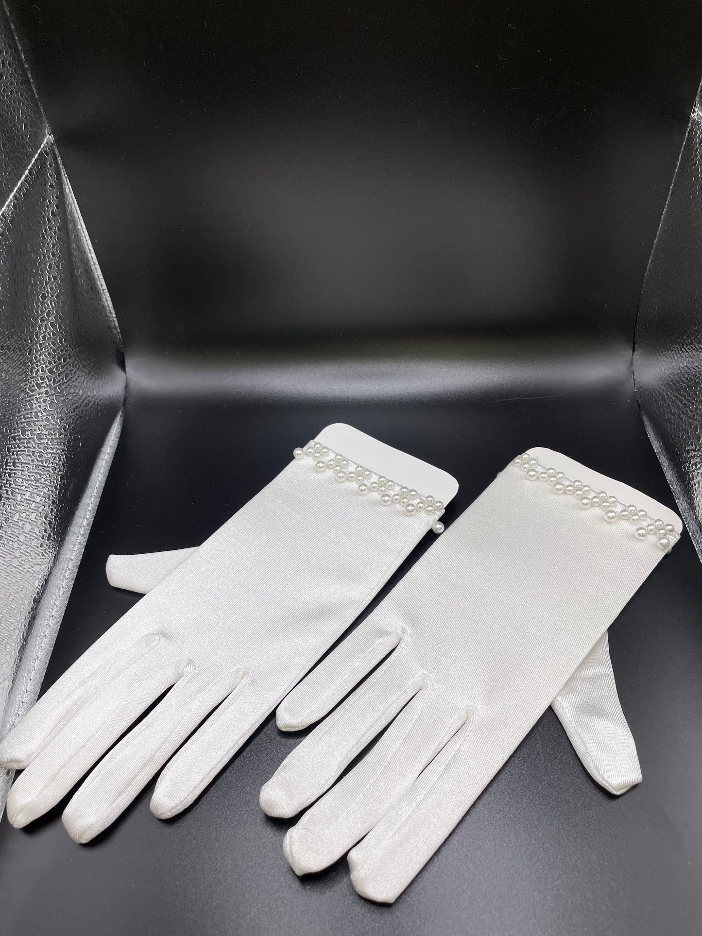 White Pearl Gloves