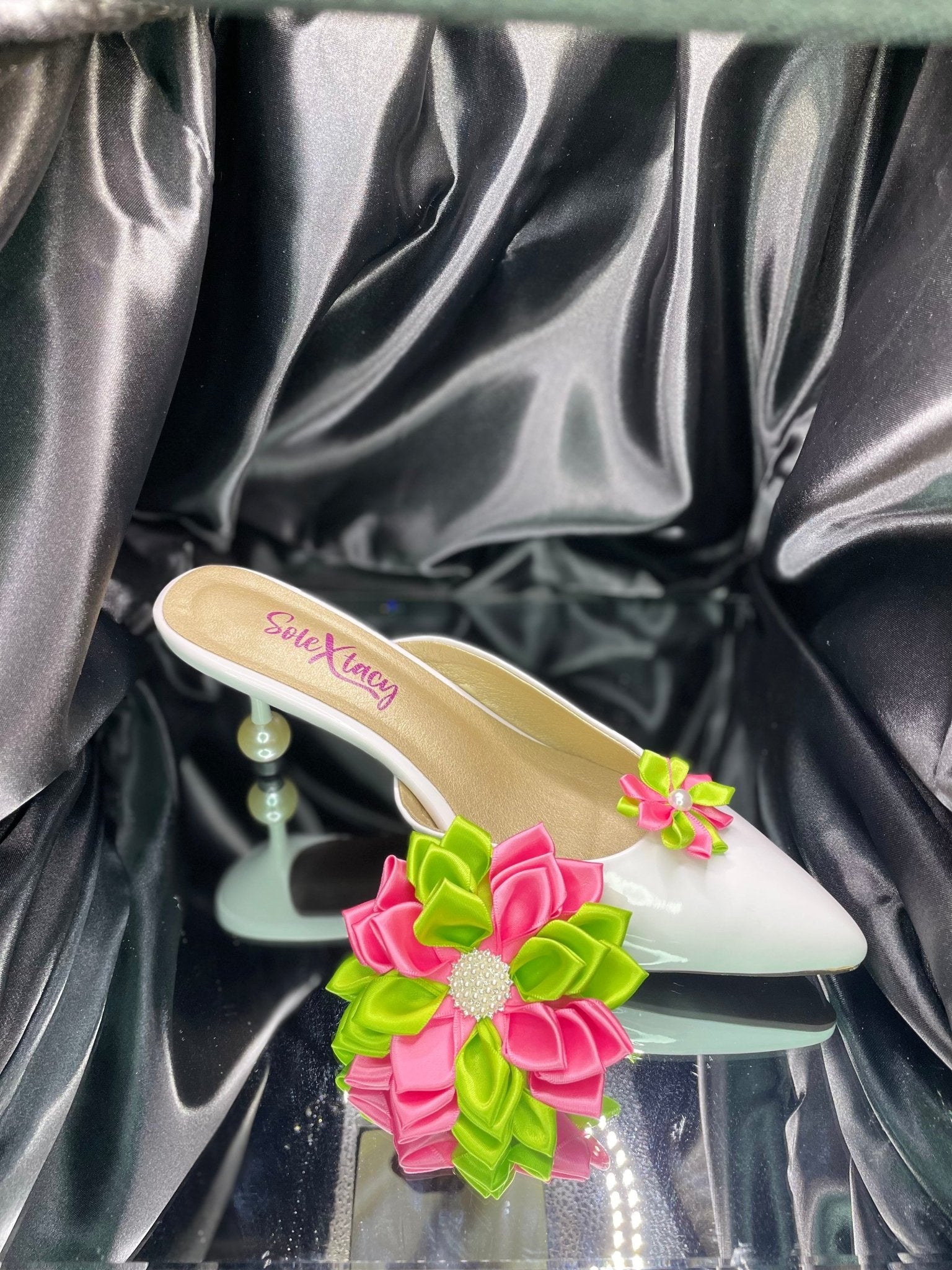 White flat shoe with green and pink ribbon kanzashi flower clips